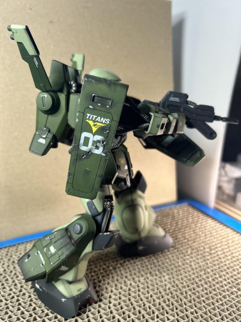 んー。見えない部分の改造が多いので、特徴を出せませんねー。細か部分は、また追加で撮影してアップしますね(zaku-kao4)