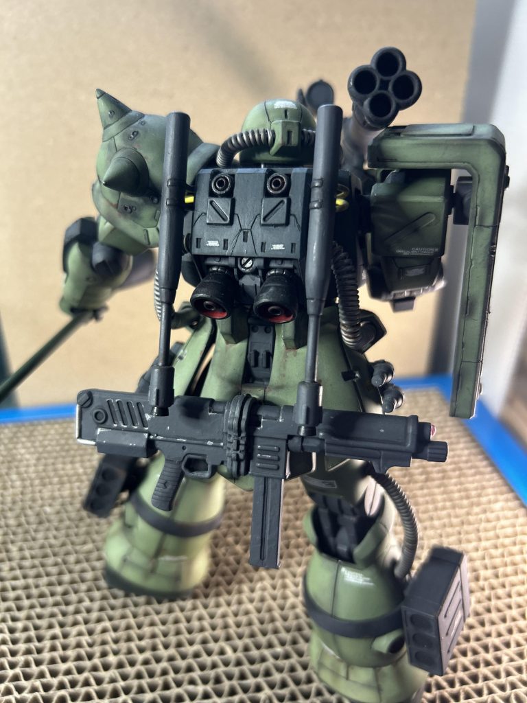 予備武装のマシンガン。ロケットブースター装備。今度は、宇宙用で製作したいなー。(も一個F2キットある)