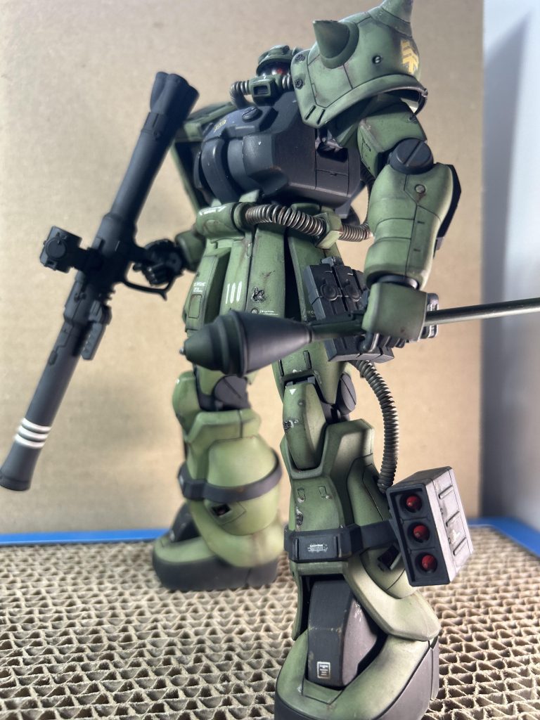 最後のポーズ。マゼラアタック砲を持たせても良いかもー(zaku-kao2)