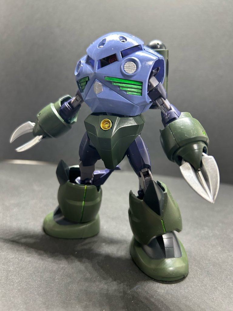 アルスコアが装備した場合はヘッドパーツがモノアイのようになり、よりズゴック感がでます。