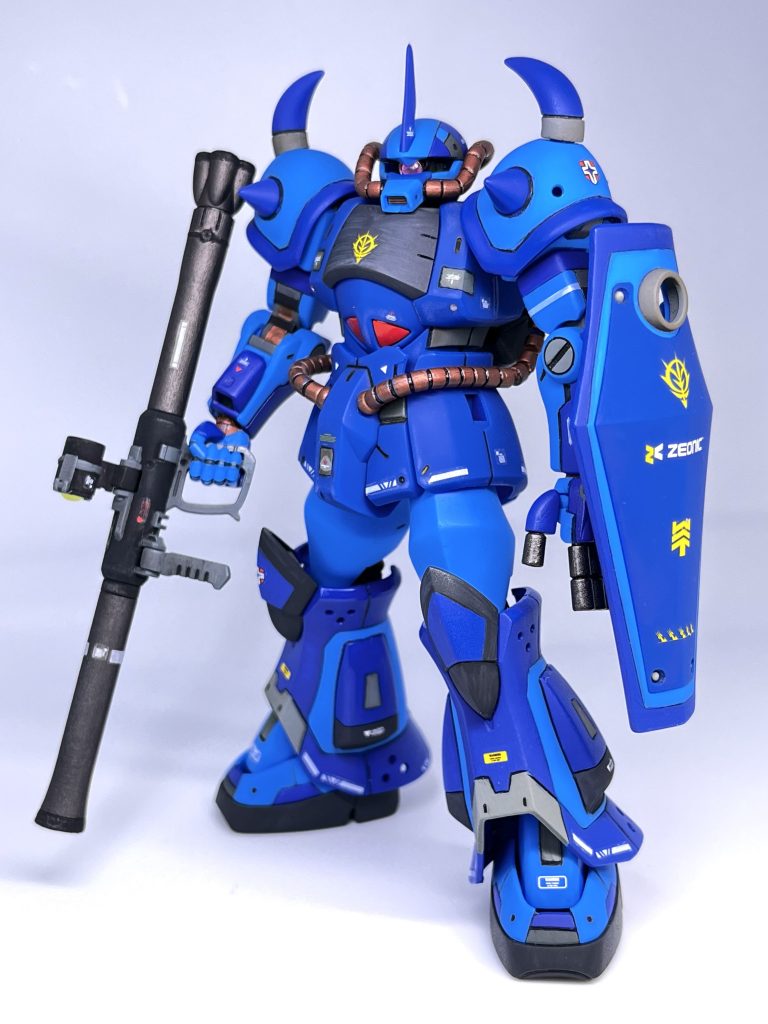 RGザクを参考に筋彫り。