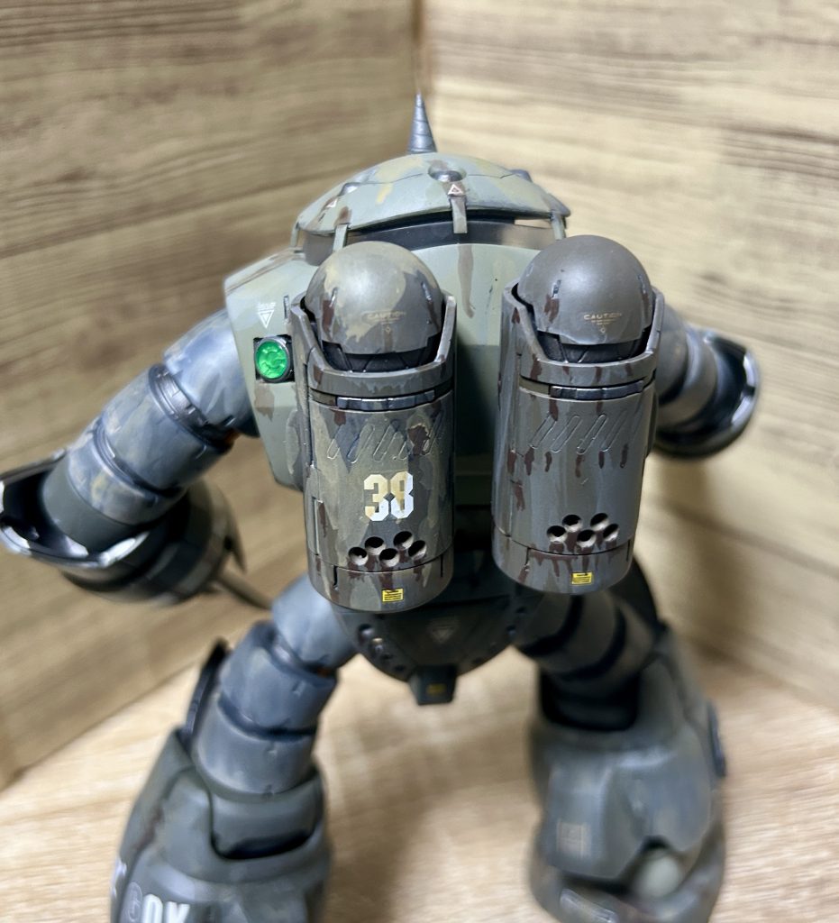 背中に死角を作らないようにセンサー埋め込み