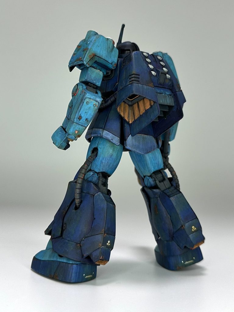 バックショットです。筆目に合わせてキツめにウェザリングして錆びさせました。