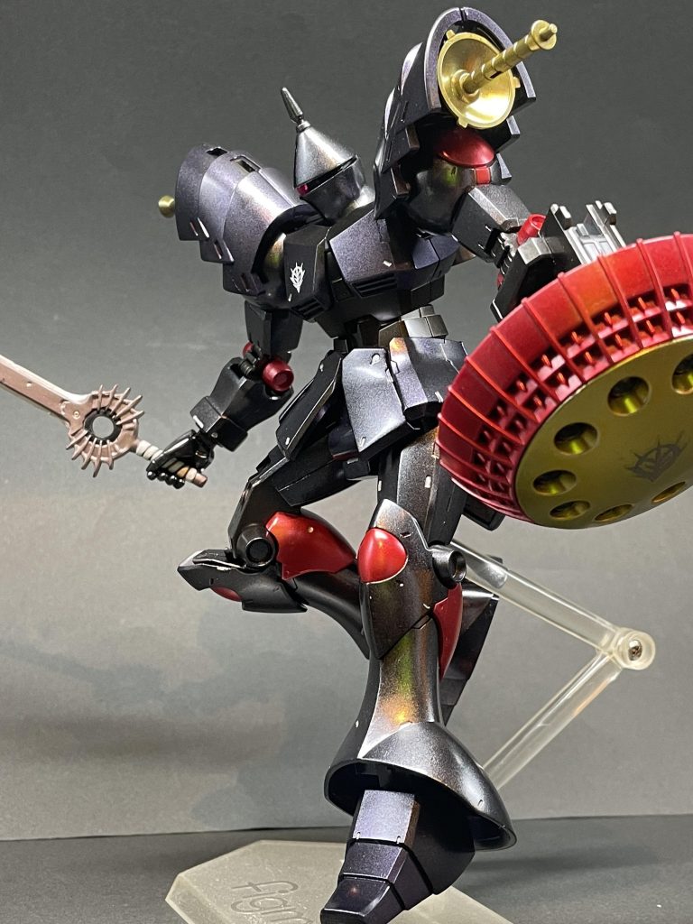 少しポージングポーズつけるのは良いんですが、写真を撮るのは難しいです😅実剣を持たせたかったので、ジャンク品から拝借しました😅