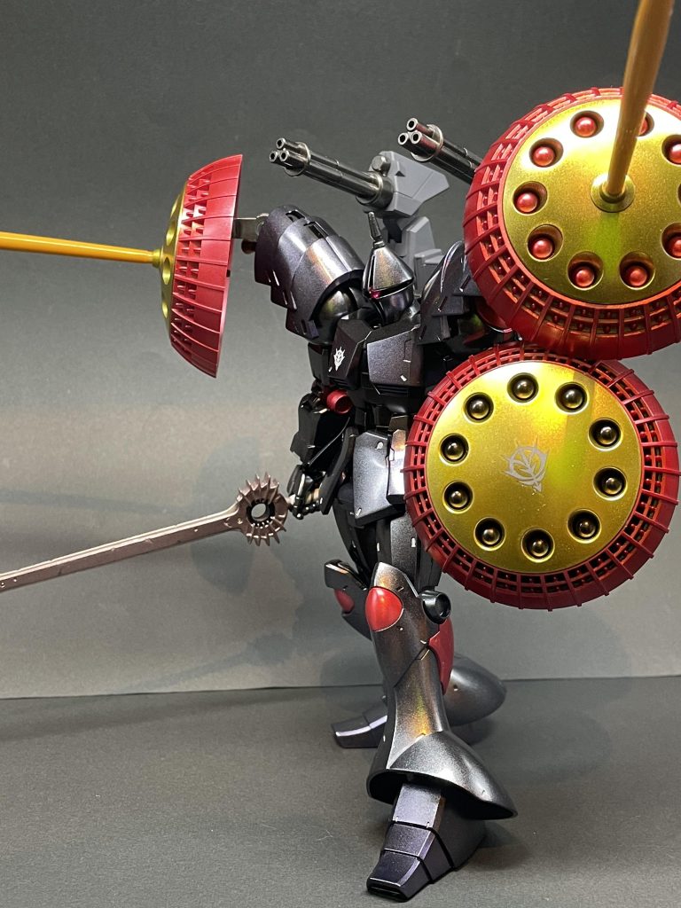 オマケのギャンバルカンです。バックパックのジョイントパーツにアームパーツを取り付けして、シールドを装備しました。重MSになりました🤩これで乱戦も大丈夫！ 