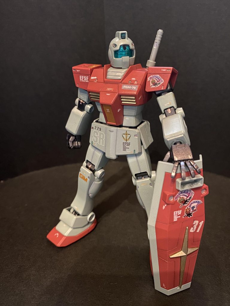 みなさま、はっぴぃハロウィン🎃ということで、季節ネタでいつか作ろうと積んでいたhgucジムをジャックザハロウィン隊仕様で作りました。hgガンプラも新作は3000円、5000円超えも珍しくないこのご時世、1000円でお釣りがくるガンプラ!2001年発売のhguc20作目ということで、今目線からして出来はどうか?と疑いつつも、“モデラーの教科書的なガンプラ”との評価を聞いて一個買ってみていたジム。実際に組んでみた感想は、その評価に間違い無し!👍ポリ関節や合わせ目は出るものの、手を加える事を前提のプラモとして見れば、本当に25年近く前のプラモか?と思えるほどの親切設計でした。