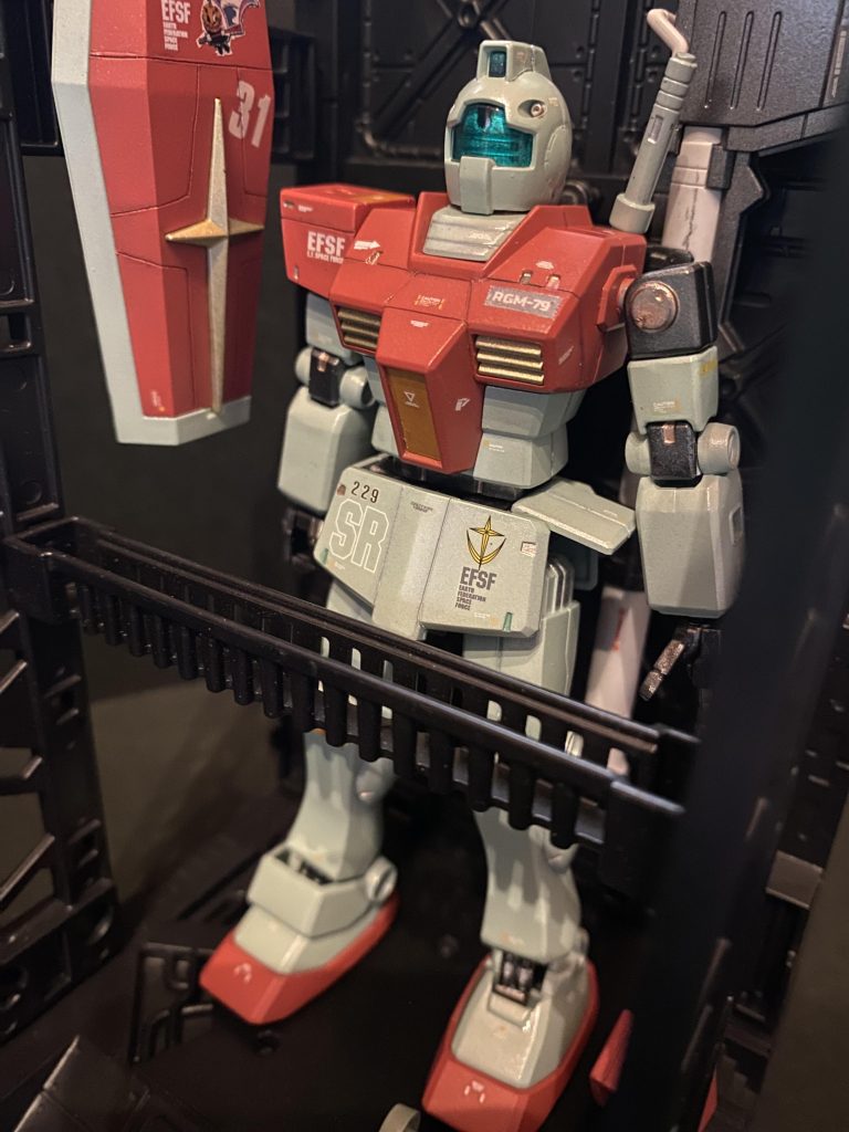 「何!? 私の機体の専用装備が届いていないだとっ?」コンペイトウのMSハンガーでメカニックから装備輸送遅延の報告を聞いた私ジャック・ベアード少尉は、予想外の事態に狼狽えていた。