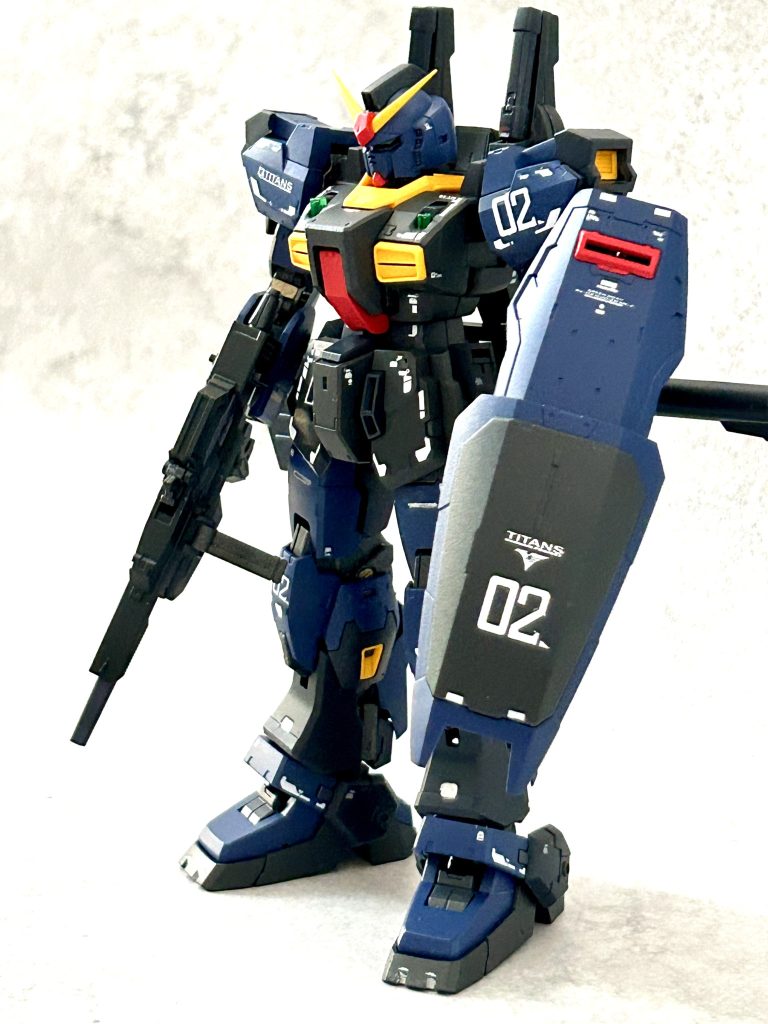 今回は素組で、エアブラシ全塗装し、デカールを多めに貼り情報量を増やしてみました😊RGのデカールの細かさは半端ないです💧