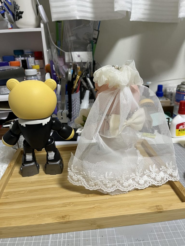 ドレスもつくりました。100均の布とマジックテープで作成！