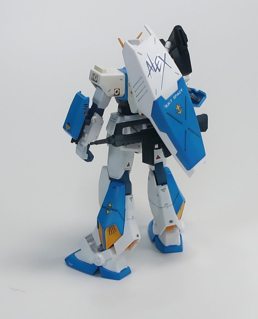 アレックスの背負いシールドは珍しいのでは?