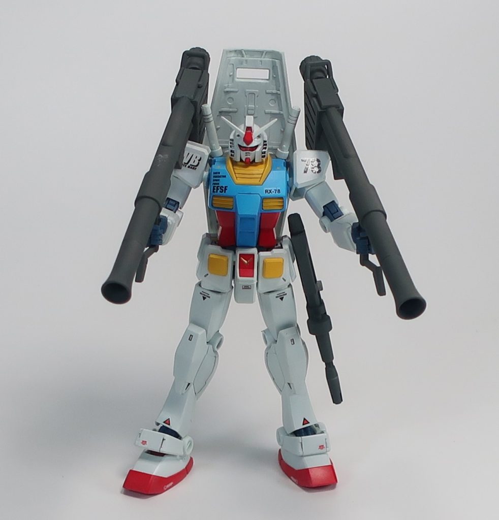 最終決戦装備です。バズーカ2丁はインパクトありますね。ビームライフルは左腰にマウント。