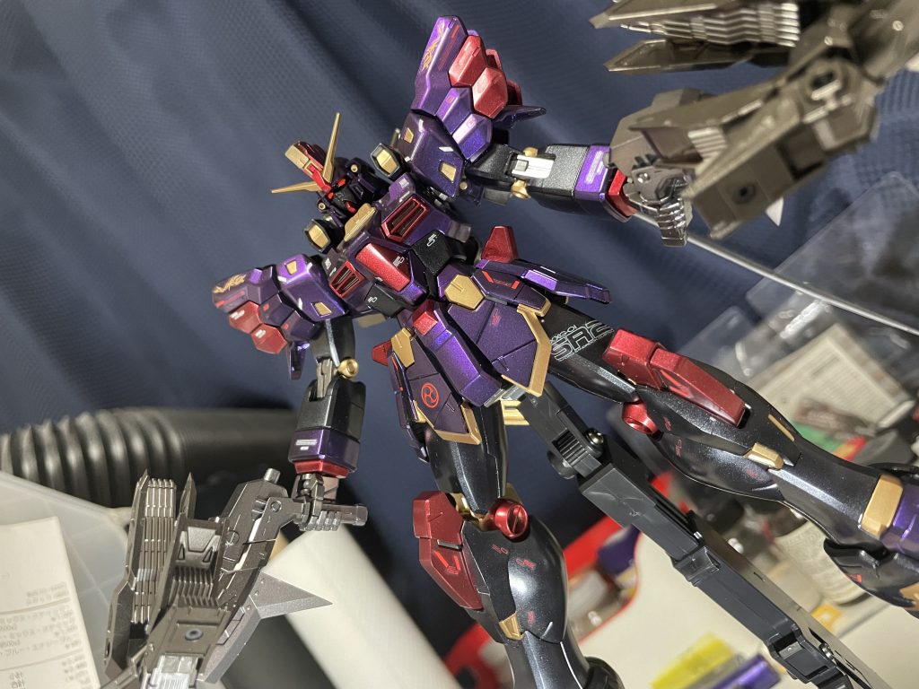 カメラはブラックライトで光るようにしてます