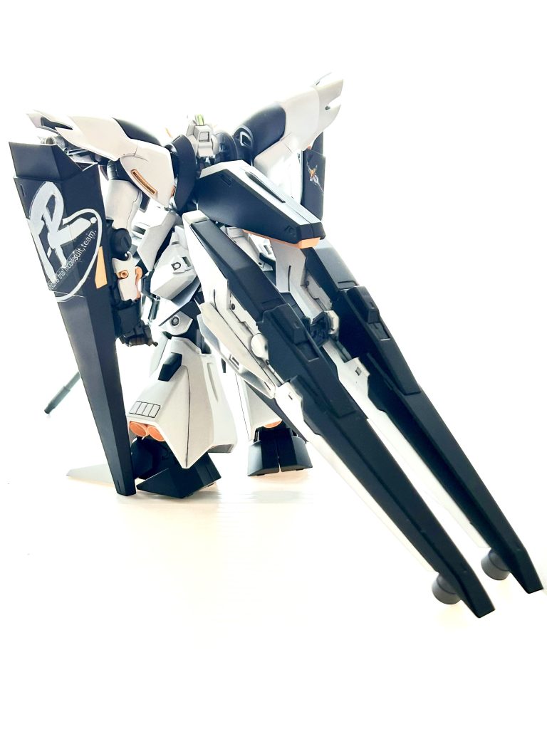 後ろ姿が何とも言えない😍デカールは、購入出来なかったので付属のマーキングシールの縁を切り取り貼りました。遠目から薄目で見たらいい感じだと思いますw無理矢理に部品を付けた感じになったので、これからは加工技術も少しずつ学びたいなと思いました☺️