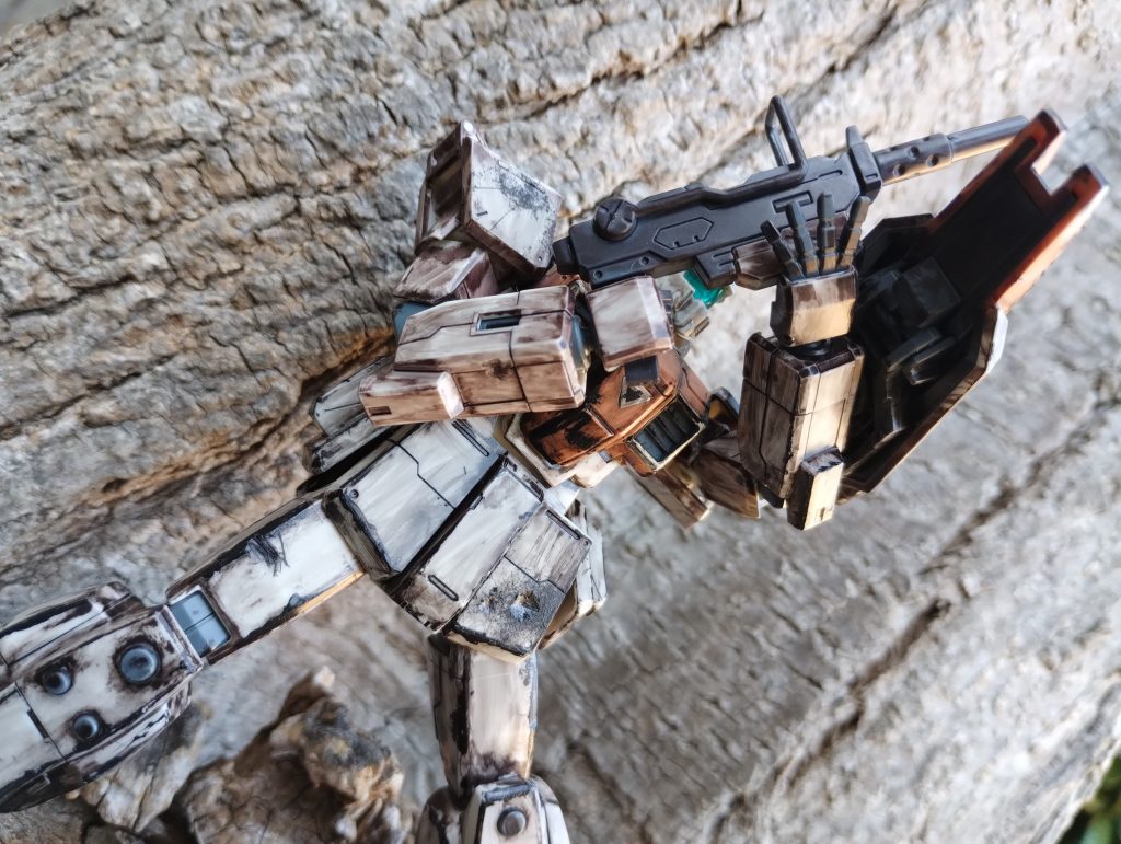 外で撮ると目立ちませんが少し汚しすぎたかも…？