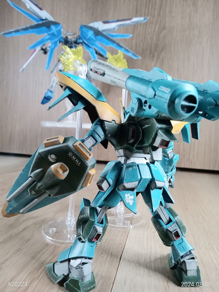 後ろからフリーダムを砲撃するカラミティドドドーンっ！