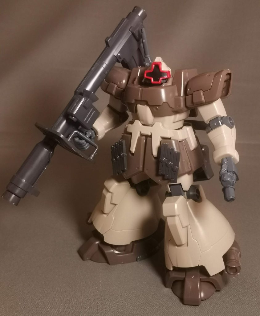 ここからは制作工程を紹介します。まずは、素組みから※モノアイは仕上げスプレー後に取り付けるため、この段階ではモノアイ無しです