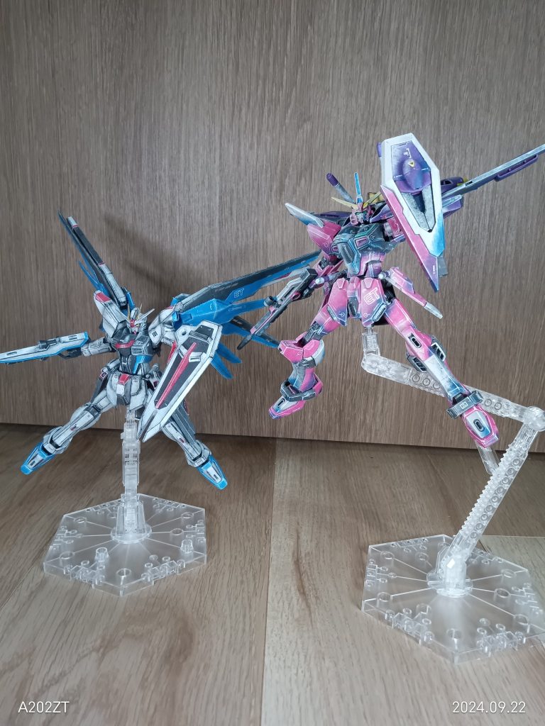 ジャスティスっ！（申し訳ありませんm(_ _;)m、ジャスティスが手許にないので、インジャに緊急登板をいらいしました）「こちらザフト軍特務隊アスラン・ザラだ」「アス…ラン⁉️」「どういうことだ！ザフトがこの戦いに介入するのか⁉️」「軍からは何の指示も受けていない。この介入は、」「俺個人の意思だ！」