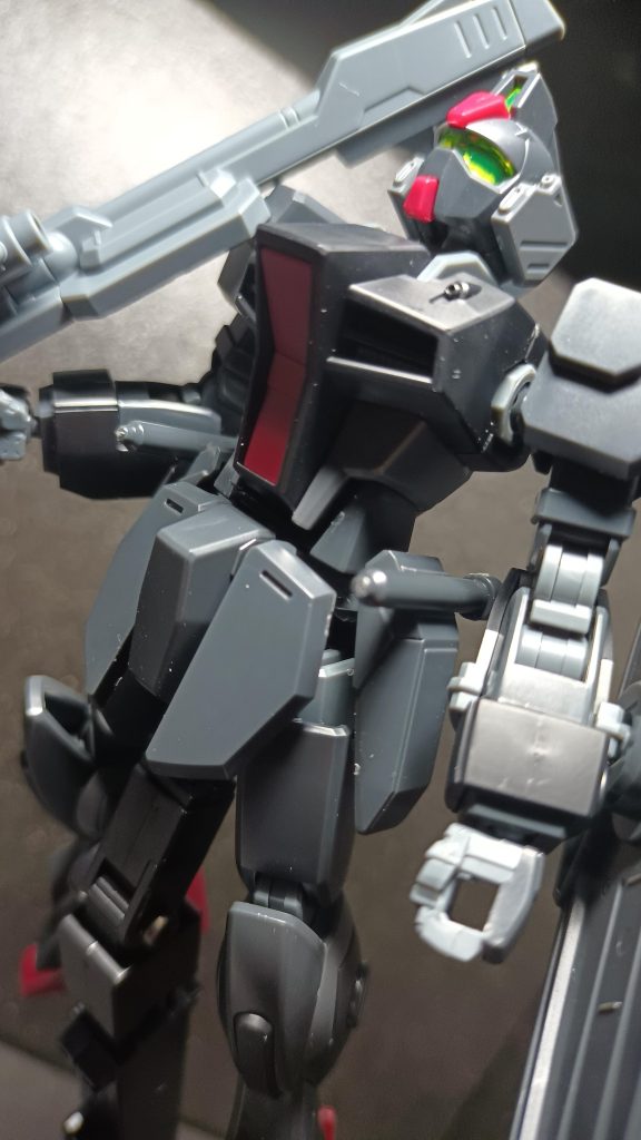 SEED系のHGで量産機系が手に入ったらミキシングなどに手を付けるかもしれませんが、しばらくは素組のままだと思います。ご覧いただき有難うございました。