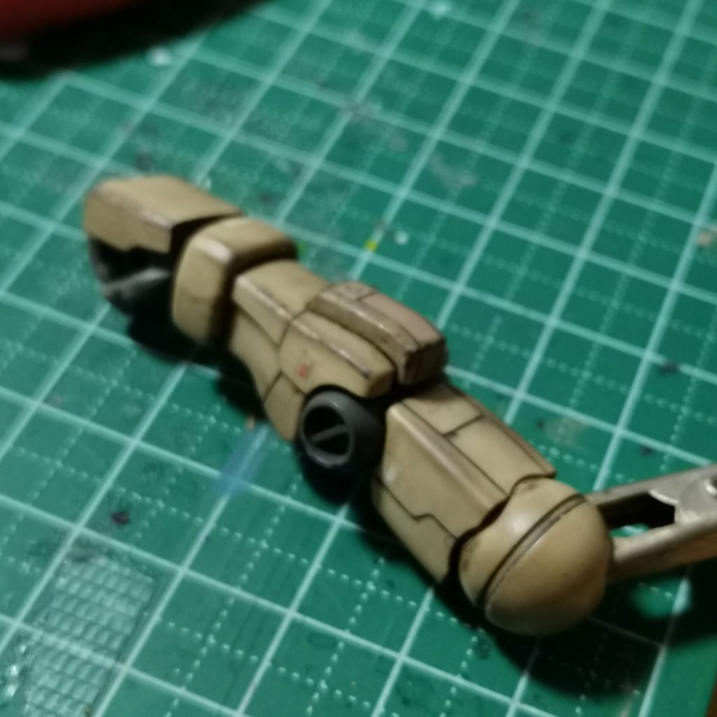 ウェザリングマスターで汚しを追加リアルタッチマーカーやドライブラシで塗装剥げを行って、再度つや消しスプレーでコーティングを行ってフィニッシュです。