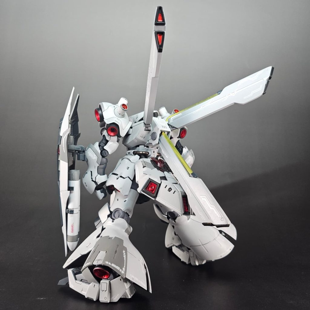 バックショット。大型スラスターのパイピング?の所はクリアランナーをしようしてます。