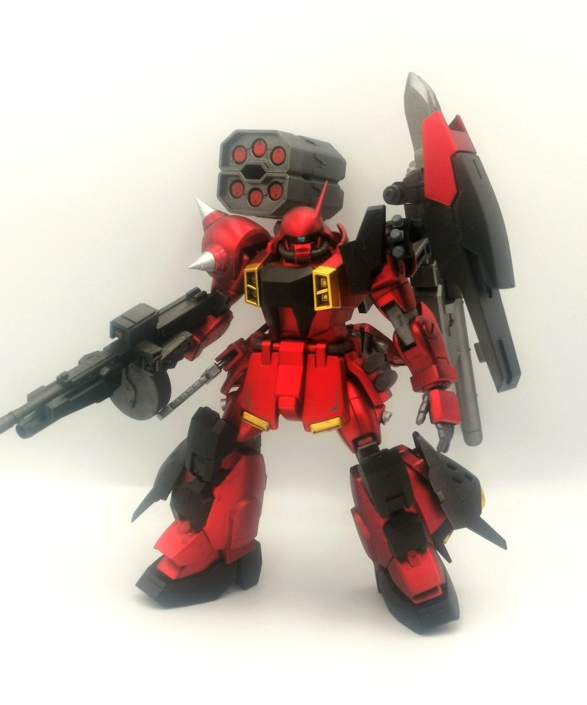 SEEDザクの特徴である右肩ニードル左肩盾のデザインラインはそのままに、高機動型ザクのシルエットを施し、高火力武装を背負わせております。