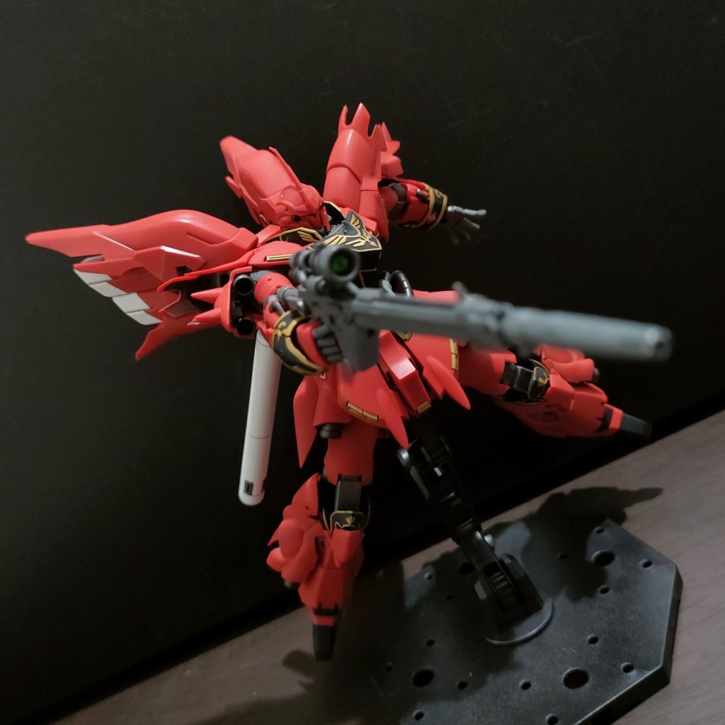 初のジオン系。いつもより仕上がり早かった気がします。・各所シャープ化・部分塗装・合わせ目消し・スミ入れエングレービング塗装が苦行でした…凸をマーカーでなぞってはみ出しを削るのが出来る最良かと思ってやりましたが、使ったマーカーが良くなかったのか上手く削れず…