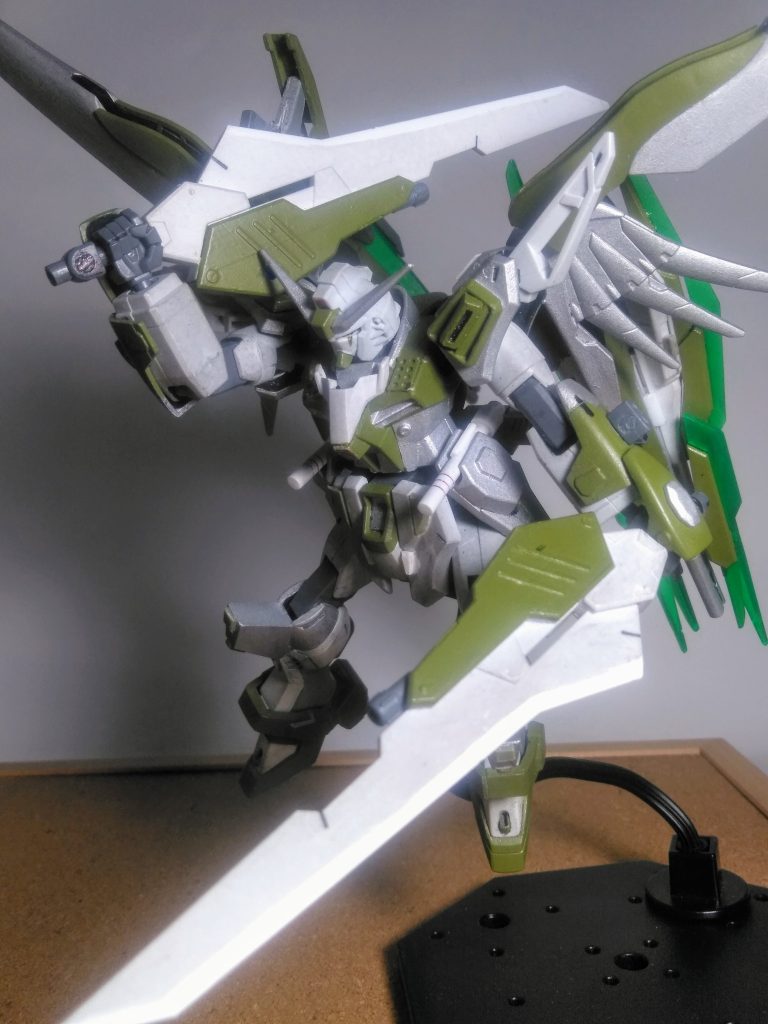 背中に装備されてイル この実剣⚔️『アメイジング ν ガンダム ブレイブ』より譲り受けです 😃🎶🎶デカクてデザインも良好 💕