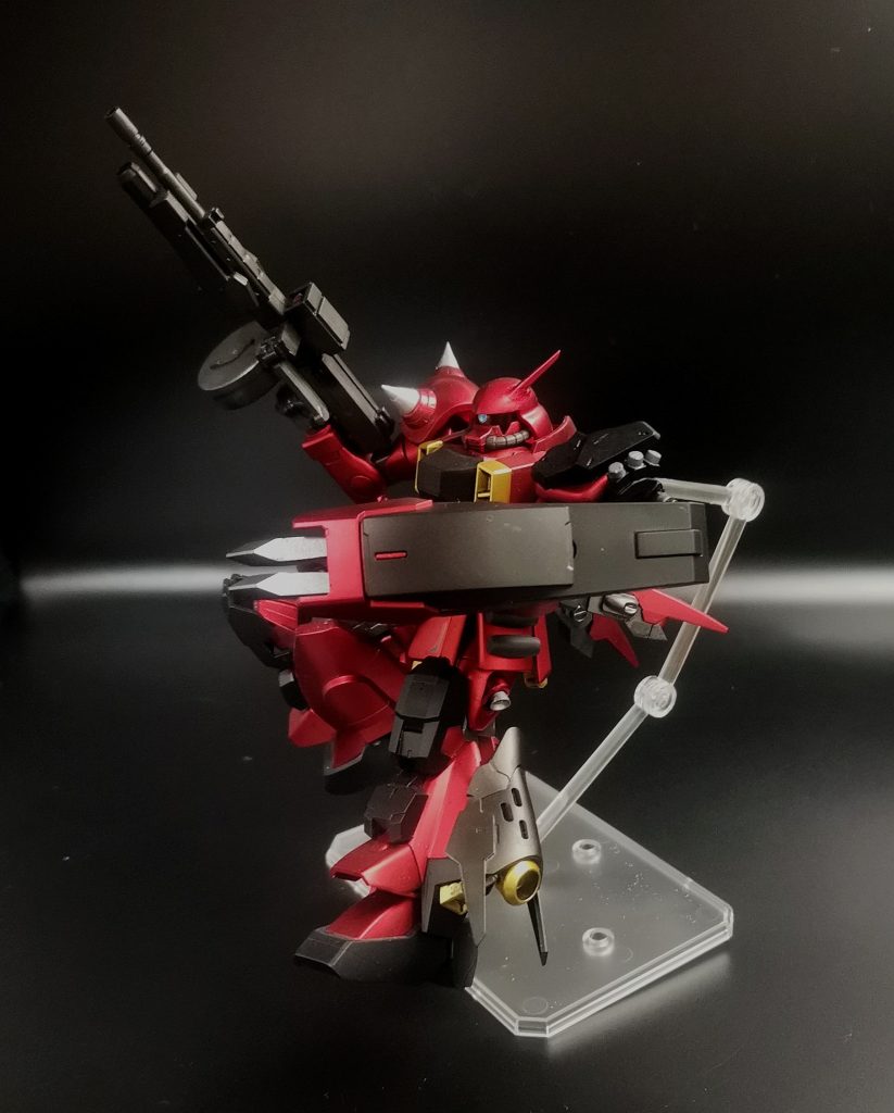 左肩に磁石でマウントしていた盾を手に装備する事ができます。本来はオリジナルエンブレムも準備していましたが、上手く出力できなかったので、こちらは、またの機会となります。