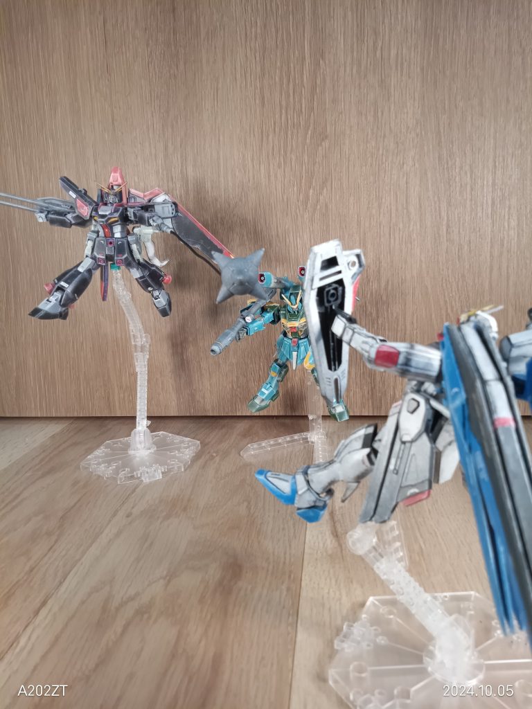 何とか防御するフリーダム！キラ君の技量で何とか堪えるカラミティもフリーダムの隙を伺います