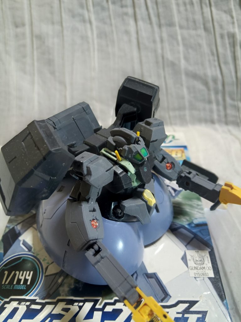 ガンダムヴァーチェの回収戦車仕様国連軍との戦闘で壊滅したプトレマイオスの人員や資材を回収するため、中身を失ったヴァーチェの外装補修部品と開発中断した別機体の推進システムを組み合わせて急造された