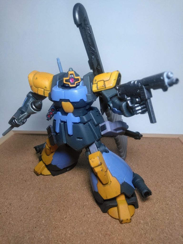 本日 10 月 6 日は『ドムの日』そんな訳で皆様大好き😆💕『ドムトローペン』を投入です 😆👍✨『ドムにハズレ無し❗❗』この格言?の通りで この子も「HGUCの初期メン」ながら 傑作と言っても過言では無いと存じます 😤💨(「UP主」基準ですがね) ハイ。定番武装の『90mmマシンガン』 👍💞定番は『ラケーテン・バズ』でしょっ!😡💢 の 御声も聴こえてきそうですがドッカに"オッポッちゃッた"ので手元に御座いません 😋