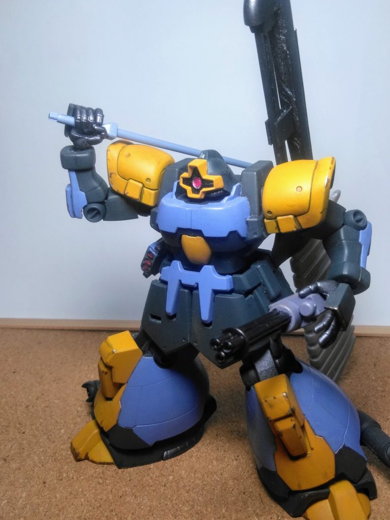 でも、重MSなのに重火器が無いのも寂しい 😩⤵️⤵️なのでサイドアーマーに「3 連ミサイルポッド及びチェーンガン」を装着しておきますね 😁🎶🎶