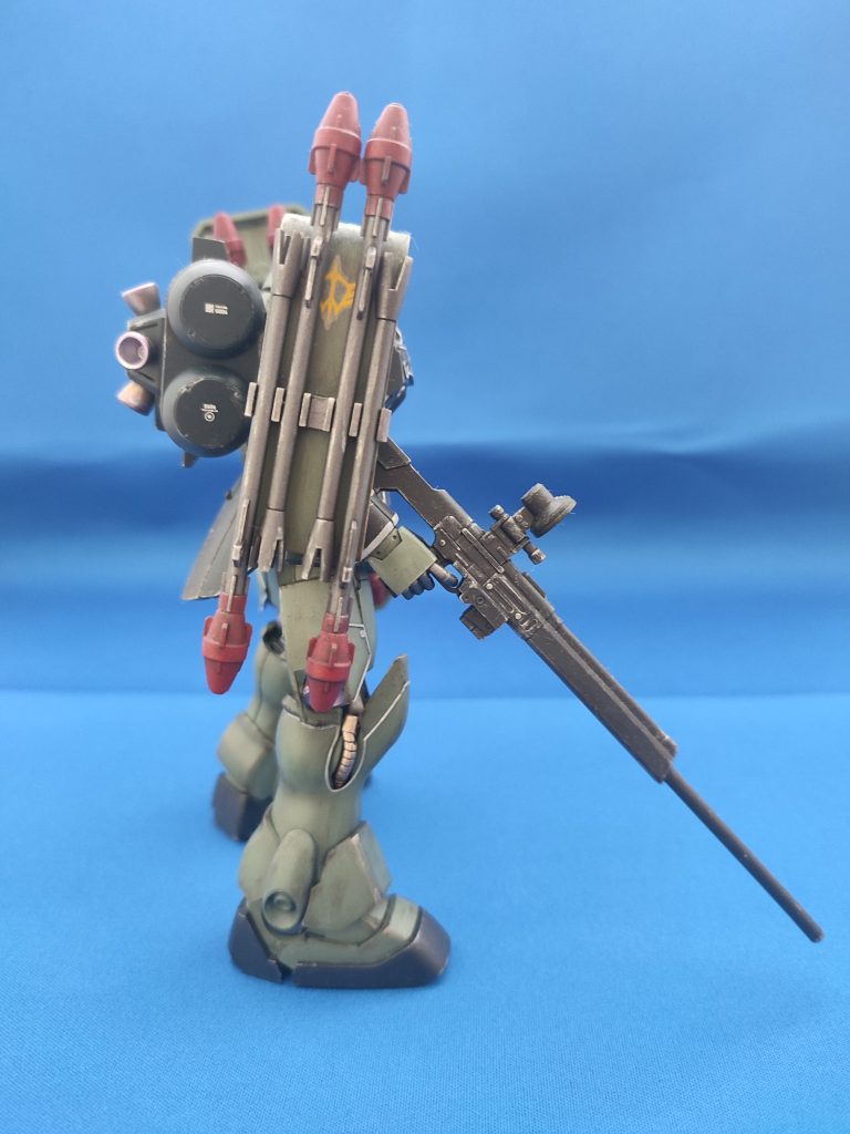 メインカラーは、胴体部分　Mｒカラー　暗緑色(中島系)腕，脚部　Mｒカラー　明灰緑色( 中島系)ウェザリングカラーのマルチブラックを薄めて全体に筆で塗布してトーンを落としています。 