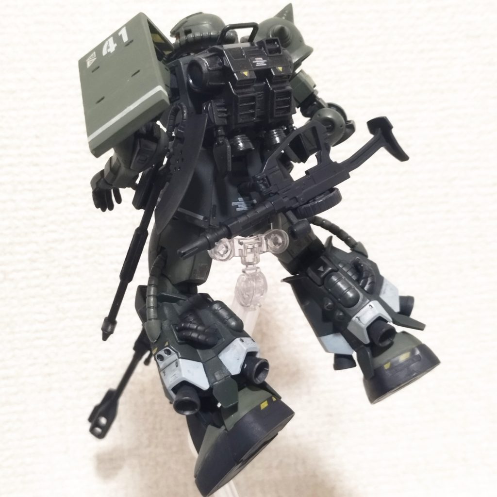 背面　ごちゃごちゃして味があります。