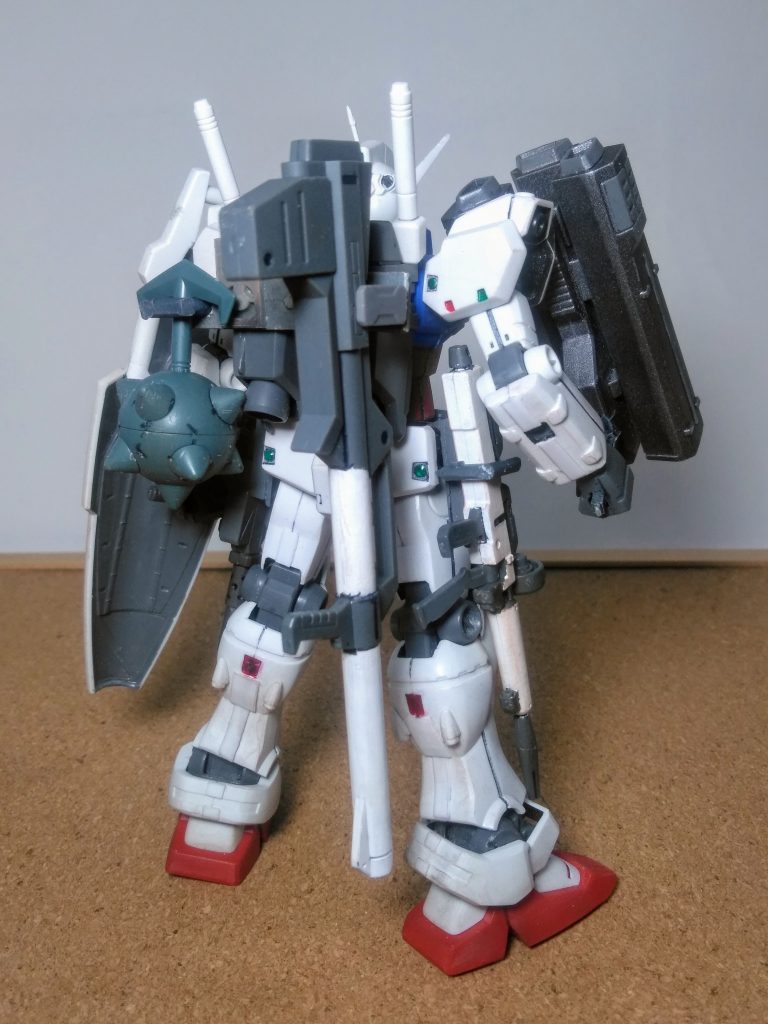 『ガンダム GP-01 ゼフィランサス』あっ!コッチも長いので、当然ながら飛ばして頂いて結構ですよ 🤗 一年戦争後、連邦軍再建計画の一環として『ジョン・コーウェン中将』主導で行われた『ガンダム開発計画』によって完成した機体、その一号機。当該計画に則り、型式番号は『RX-78GP01』という、特殊なナンバーが割り振られている。『アナハイム・エレクトロニクス社』の先進開発事業部「クラブ・ワークス」が本機の設計を担当した。開発コードネームは『ゼフィランサス』(花言葉は「清き愛」)。この『ゼフィランサス』というコードネームの設定は90年代までの書籍・資料では確認できず、いつ頃から付けられたのかは不明(2号機の『サイサリス』も同様)。『RX-78 ガンダム』をベースに改修・設計変更を行い、人型兵器の性能を最大限に引き出すというコンセプトを元に開発された。これまでの機体では本体側から行われてきた四肢の駆動を四肢側からの駆動に改めるという独特の関節機構を採用しており、これが後の『ムーバブルフレーム』へと発展して行く事になる。また、バックパックがそのままメインスラスターとなるホリゾンタル・イン・ザ・ボディ方式のコア・ブロック・システムを採用した事で『コア・ファイター』の換装によって地上仕様と宇宙仕様の仕様変更を容易に出来る設計となっている。 読了❗大変お疲れ様でした 😌⤵️⤵️ そんな訳で、普通じゃあツマラナイので「UP主」特選!「地上戦用フル装備」でイッてみます 😃💓