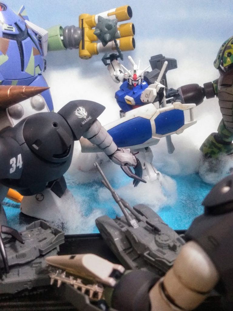 『トリントン基地』には港湾施設も在ります😁(想像以上に広大なのです😖)おやっ?!敵対勢力に『ゴッグ タイプ』がおりますね  👀❗❗ならば『ガンダム ハンマー』一択 😠👊もはやコレしか考えられ無い❗❗😡💢