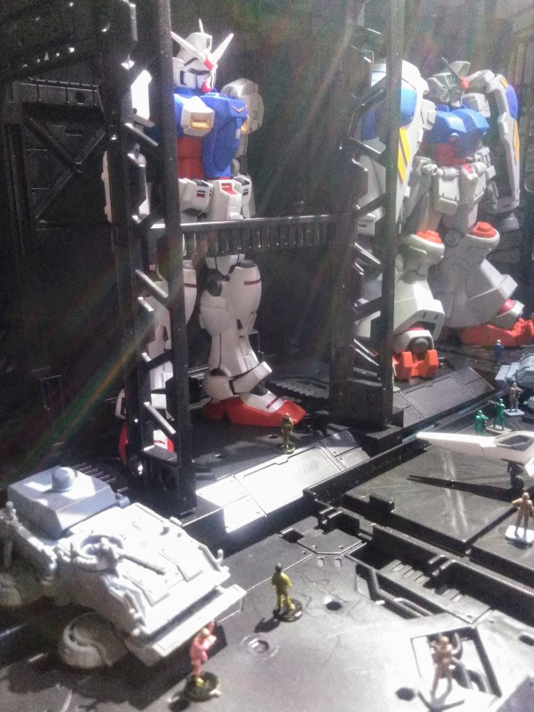 『ダディズ プリーチ中隊のアルカード大尉』が『トリントン基地』へ転属と成り二十ヶ月。そんな『トリントン基地』に『強襲揚陸艦 アルビオン』が着艦しました。 遂にコノ時が・・・今回は『ガンダム GP-01 ゼフィランサス 』をご紹介 😆 トハイエ・・・何時も通りに中二病の妄想を全開なだけなんですけどね・・・😏