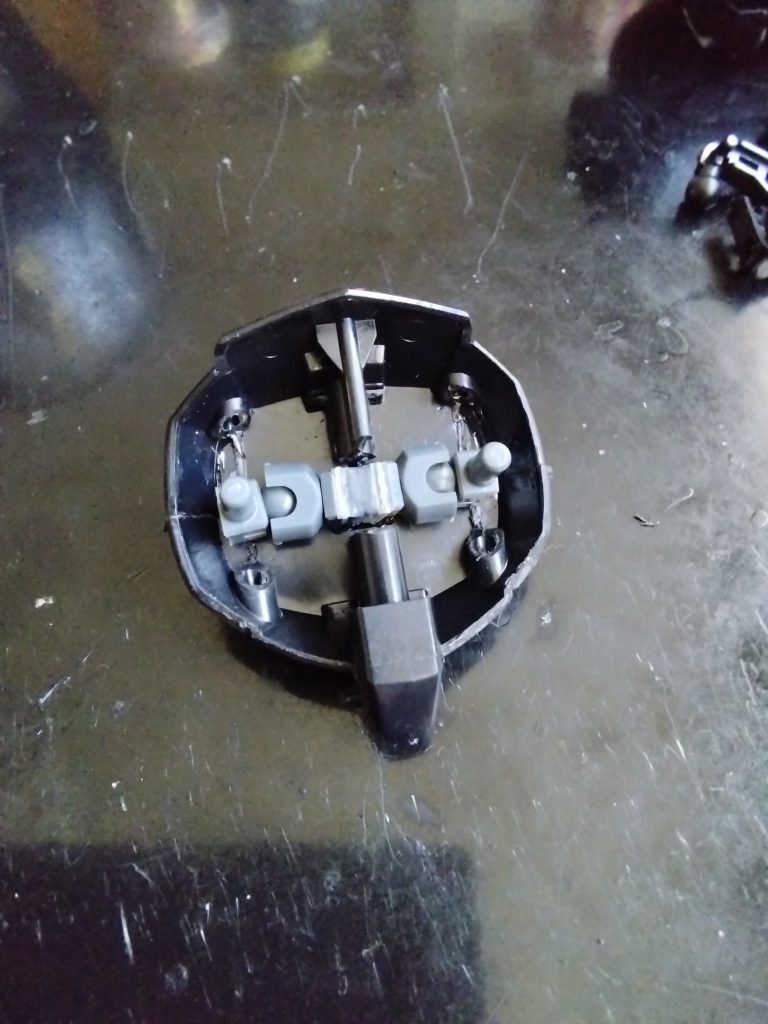 脚部可動軸はボールデンアームズのウイング基部、角形ジョイント、ボールジョイント中型を組み合わせて新造。抜けやすかったSDフレーム脚部に変わる物としてテスト導入してみました。