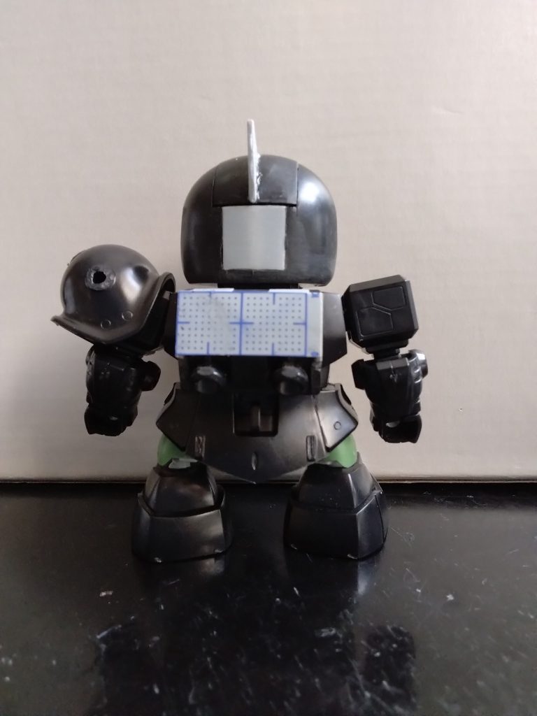 バックパックも、出来るだけ元々のモールドはふさいで、オリジン版のシンプルなバックパックになるように加工。