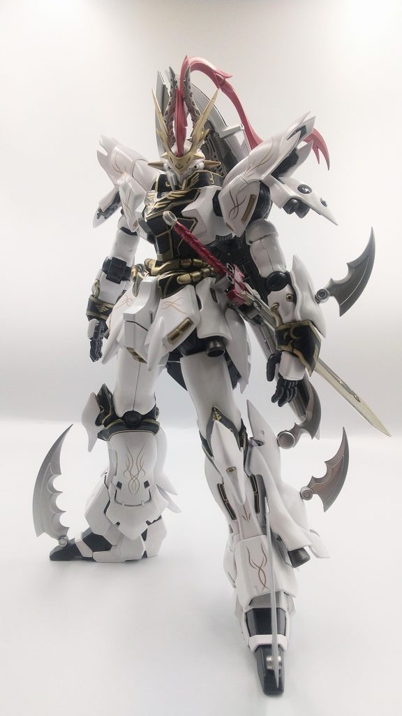 腰、脚、腕、を延長しています。あとは、バランスを見て刃パーツを全身にまとわせました。