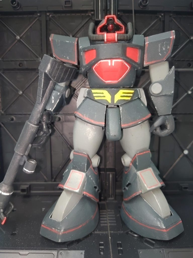 正面 上半身2㎜程度巾詰めしてボリュームダウン、太モモ太らしてボリュームアップしてます。しばらく放置してました。おかげで股間のパーツ、取説等なくなりました。