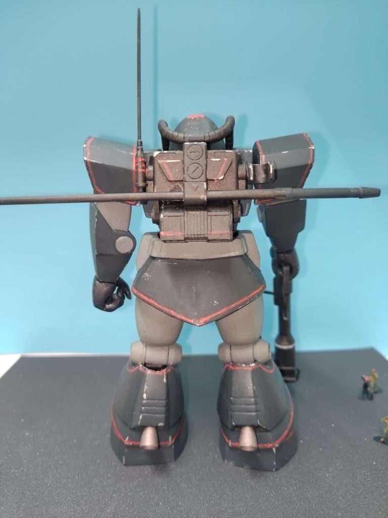 後面なんだか写真が悪くてしょんぼりしてますね。アンテナは折れて真鍮線で作り直しました。後、ヒートサーベルも2、3回折れてその都度直しました。