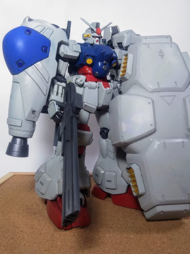 『 アナベル・ガトー 少佐 』長文なので、飛ばして下さって構いません 😊 (・・・ジオン公国残党勢力「デラーズ・フリート」の一員で、「ソロモンの悪夢」の異名を持つエースパイロットである(撃墜数200機、正式スコアは100機程度)。その名は、地球連邦軍士官学校の現代戦史教本に載るほどで、戦後の士官学校卒業兵はもちろん一年戦争を生き抜いたベテラン兵にさえも恐怖と焦りを感じさせた。デラーズ紛争の際でも3年間のブランクを思わせないようなパイロット技量を持っている。義を重んじる実直な性格、四字熟語を引用する台詞回し、侍の髷を髣髴させる長い銀髪を後ろで結ったヘアースタイルなど、武士のような人物で部下からの信頼も厚い。一方でジオンの理想に傾倒する側面があり、自らの美意識に相容れぬ物に対しては露骨な嫌悪を見せることがある。一年戦争時の階級は大尉。デラーズ・フリート参加時少佐に昇進。作中での年齢は25歳。・・・戦士) 読破❗ありがとうございます 😊