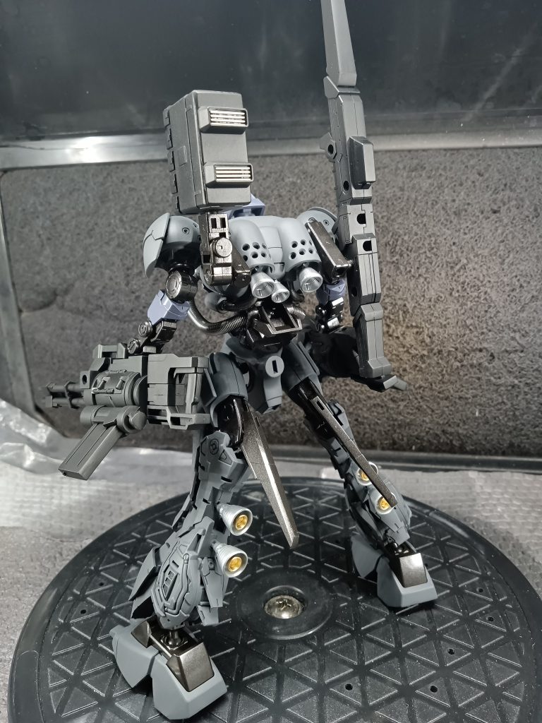 私のACはシリーズ3作目で記憶が止まっていて 最初こんな感じのACで出撃してた思い出を思い返しながら作ってました