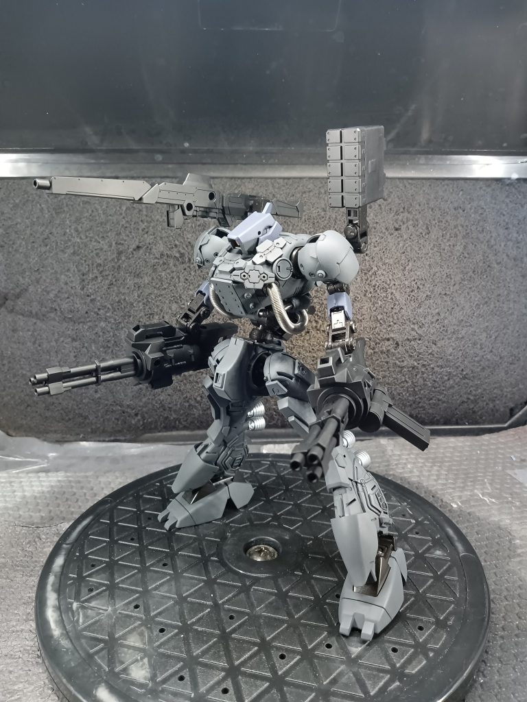 バックユニットに中距離用レーザーキャノン 牽制用に中型ミサイルランチャーを装備 機体が中〜軽量型なのでバランス良く装着してみました最後まで閲覧頂きありがとうございます😊今回途中で他の物を作ってしまい完成が遅くなりました😰 すいません(汗)しかしそのかいあって無事完成できたと思っておりますw 息抜きって大事ですねまたこりずに何か作りますので また見て頂けますと幸いです☺️では今回もお付き合いありがとうございました🙂↕️感謝です✨