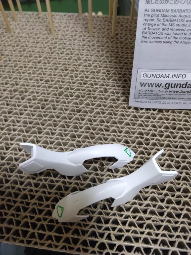 蛍光グリーンで流し込み！UVライトで発光します！