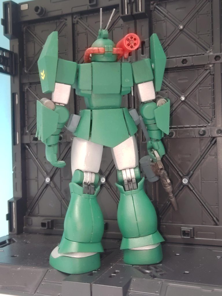 背面ランドセルを廃止した事(W型が動けるから大丈夫)で胴体部動力パイプも取り外したという