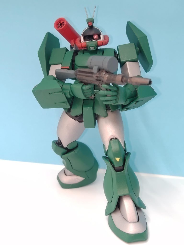 アクションリヴァイブザクなので良く動きます。(塗装が剥げる)