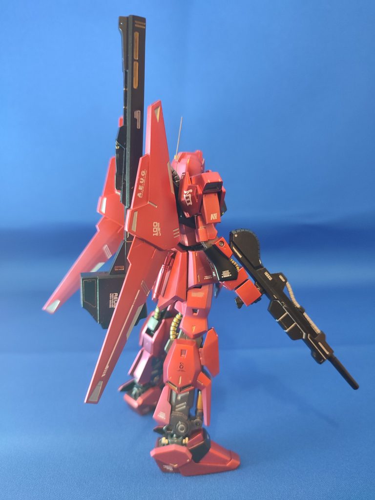 アンテナの太さがどうにも気になったので切り飛ばして、０．３ｍmの真鍮線に交換それだけでもだいぶスッキリしました。デカールを貼って半光沢のクリアを吹いて完成。