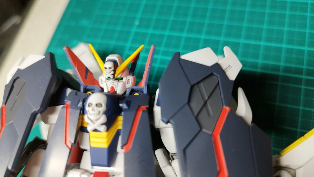 初めて目のシールを使わずに塗りました